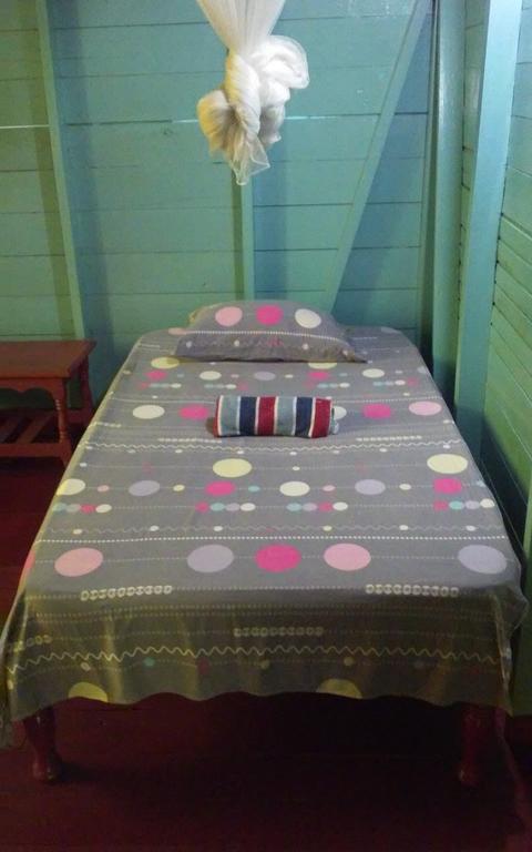 Shades Cottage Guesthouse Blue Hole ภายนอก รูปภาพ